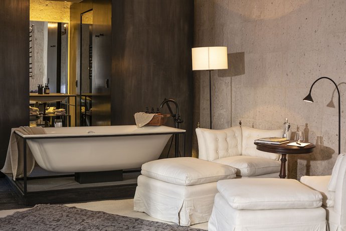 Imagen de la habitación del Hotel CIRQA - Relais and Ch&acirc;teaux. Foto 18