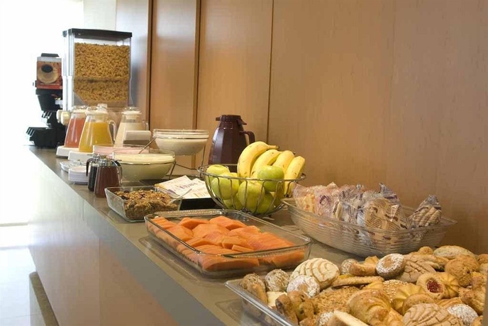 Imagen del bar/restaurante del Hotel CITY EXPRESS TEPATITLAN. Foto 3