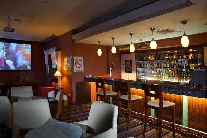 Imagen del bar/restaurante del Hotel CITY LAKE HOTEL (DELUXE ROOM). Foto 2