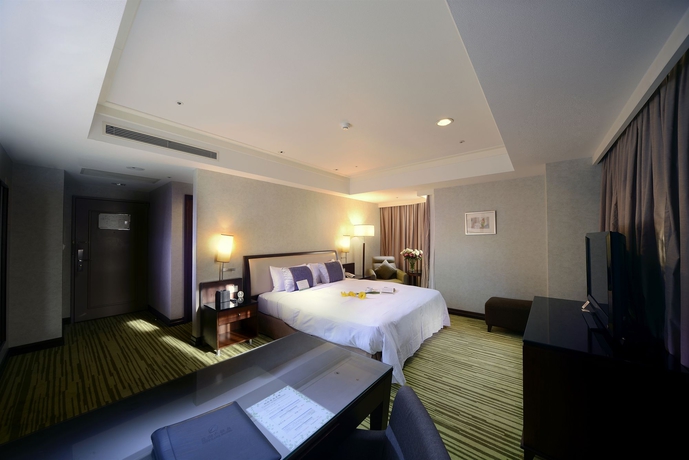 Imagen de la habitación del Hotel CITY LAKE HOTEL (DELUXE ROOM). Foto 10