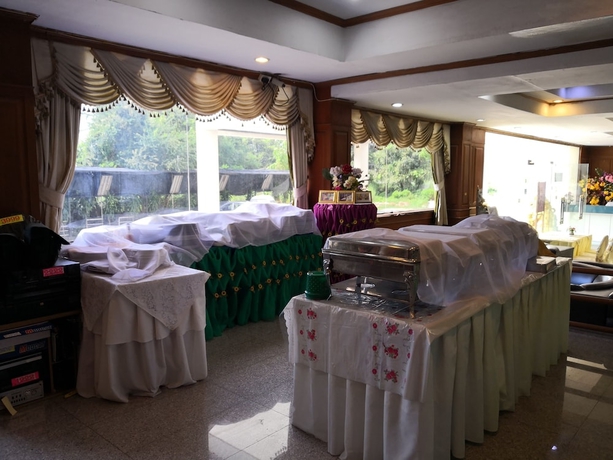 Imagen del bar/restaurante del Hotel CL Garden Inn. Foto 4