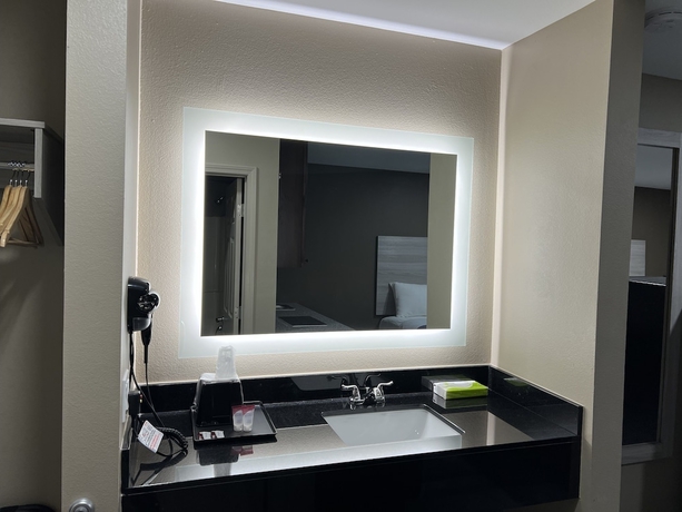Imagen de la habitación del Hotel CLAIRMONT INN and SUITES. Foto 6