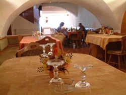 Imagen del bar/restaurante del Hotel CLAUDIU. Foto 3