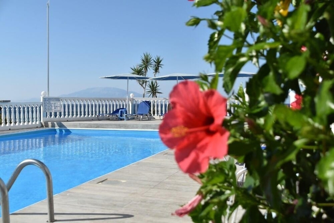 Imagen de la piscina del Hotel CLEAR HORIZON, Ammoudi. Foto 18