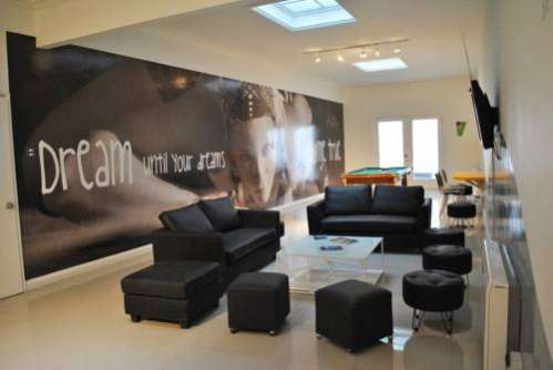 Imagen de los interiores del Hotel CLH Suites Santiago. Foto 6