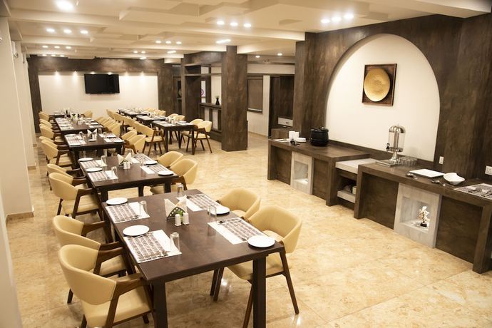Imagen del bar/restaurante del Hotel CLICK HOTEL TULSI. Foto 4