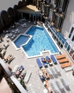 Imagen de la piscina del Hotel CLIPPER SOL. Foto 5
