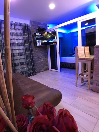 Imagen de la habitación del Hotel CLOCKWORKORANGE Luxury Suites 4mins from Airport. Foto 8