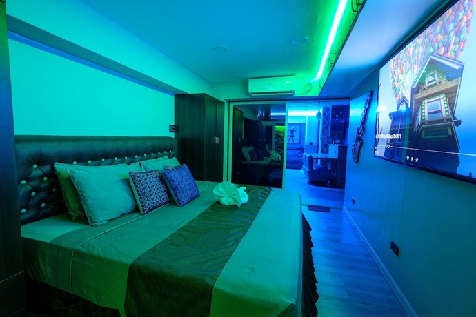 Imagen de la habitación del Hotel CLOCKWORKORANGE Luxury Suites 4mins from Airport. Foto 14