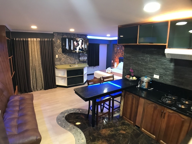 Imagen de la habitación del Hotel CLOCKWORKORANGE Luxury Suites 4mins from Airport. Foto 16