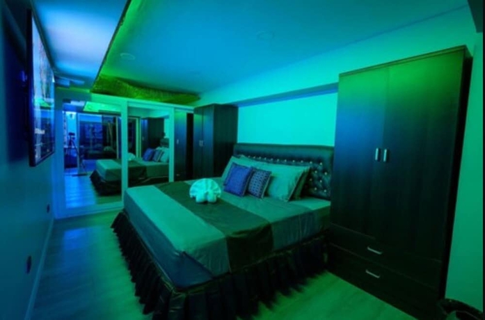 Imagen de la habitación del Hotel CLOCKWORKORANGE Luxury Suites 4mins from Airport. Foto 19