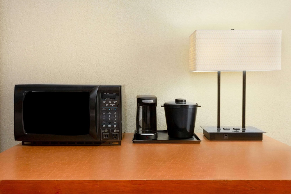 Imagen de la habitación del Hotel CLT Airport Inn & Suites. Foto 12