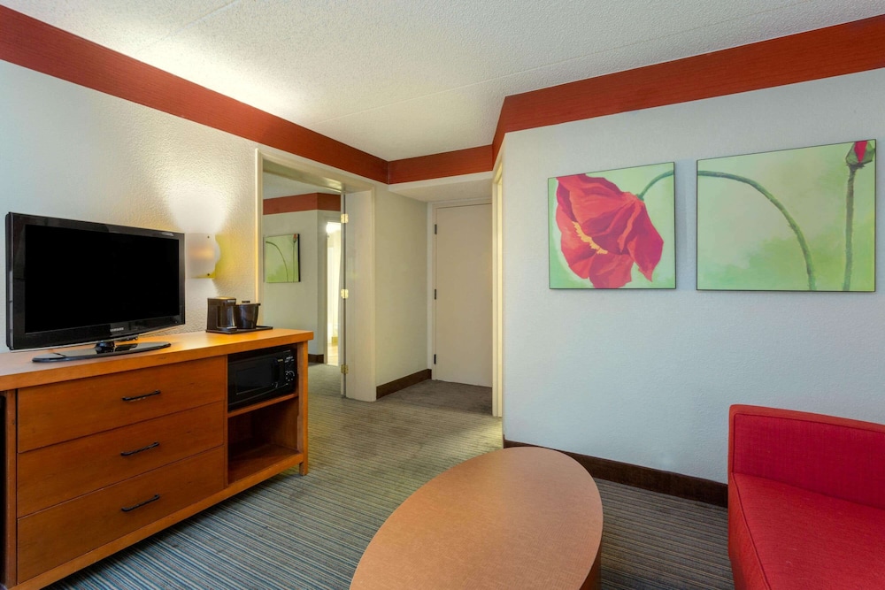 Imagen de la habitación del Hotel CLT Airport Inn & Suites. Foto 14