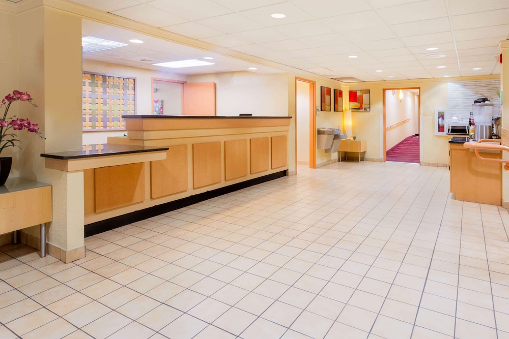 Imagen de los interiores del Hotel CLT Airport Inn & Suites. Foto 15