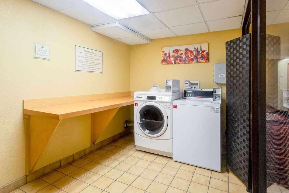 Imagen de los interiores del Hotel CLT Airport Inn & Suites. Foto 19