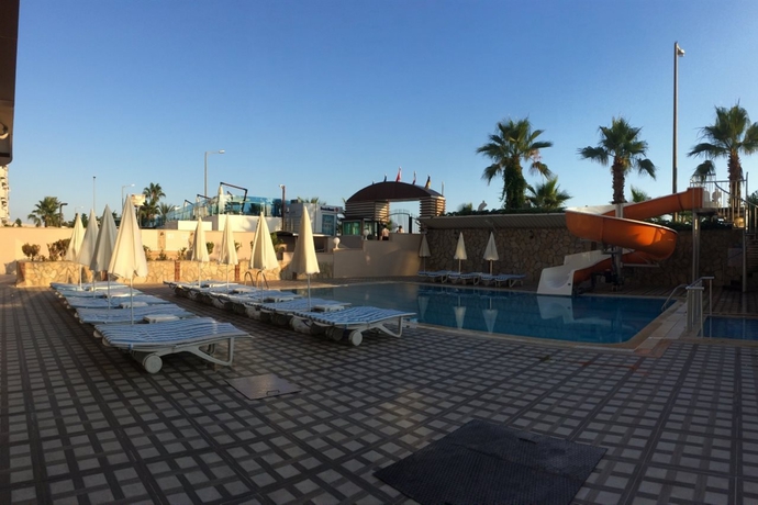 Imagen general del Hotel CLUB BAYAR BEACH HOTEL. Foto 3