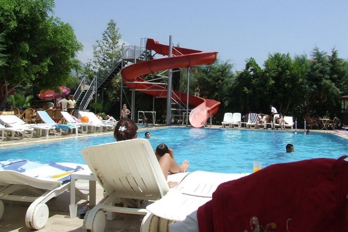 Imagen general del Hotel CLUB BAYAR BEACH HOTEL. Foto 4