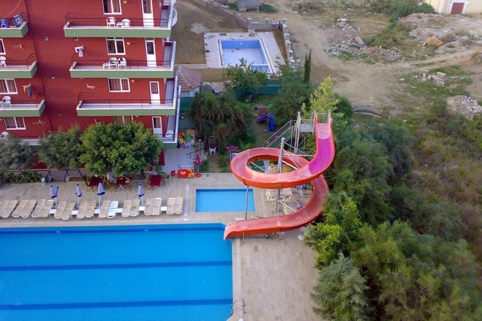 Imagen general del Hotel CLUB BAYAR BEACH HOTEL. Foto 5