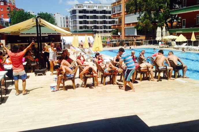 Imagen general del Hotel CLUB BAYAR BEACH HOTEL. Foto 15
