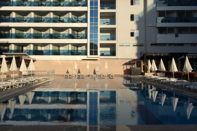 Imagen general del Hotel CLUB BAYAR BEACH HOTEL. Foto 16