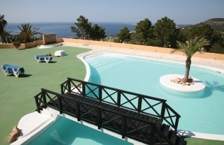 Imagen de la piscina del Hotel CLUB CALA VADELLA RESORT. Foto 6