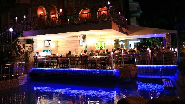 Imagen del bar/restaurante del Hotel CLUB DANTE. Foto 2