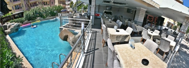 Imagen de la piscina del Hotel CLUB DANTE. Foto 8