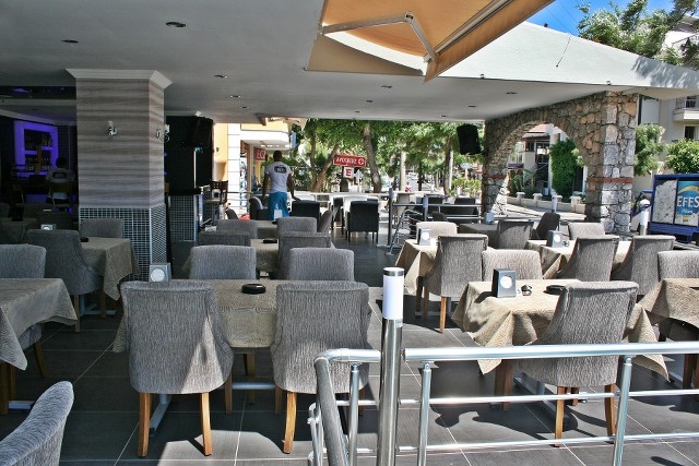 Imagen del bar/restaurante del Hotel CLUB DANTE. Foto 4