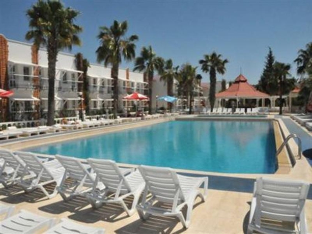 Imagen general del Hotel CLUB HOTEL ARINNA. Foto 4