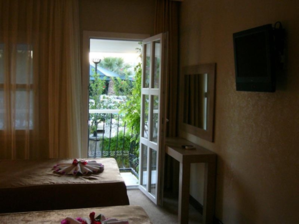 Imagen general del Hotel CLUB HOTEL ARINNA. Foto 9
