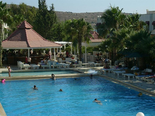 Imagen general del Hotel CLUB HOTEL ARINNA. Foto 10