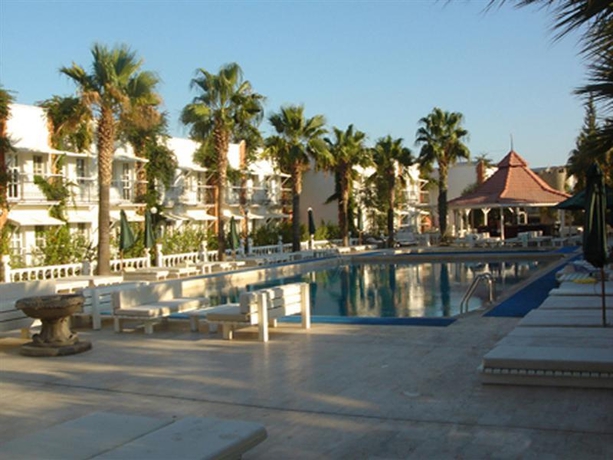 Imagen general del Hotel CLUB HOTEL ARINNA. Foto 11
