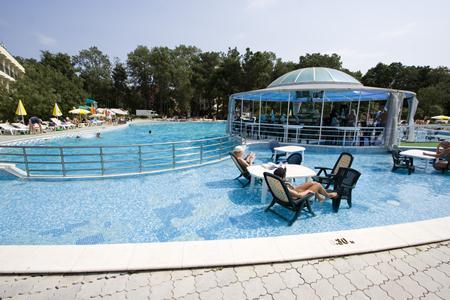 Imagen de la piscina del Hotel CLUB HOTEL STRANDJA. Foto 10