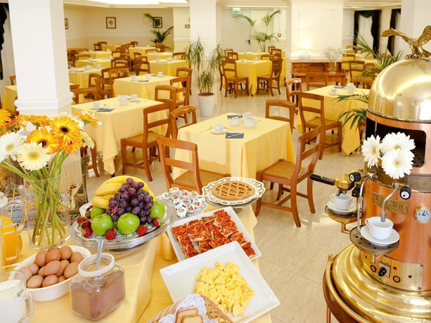 Imagen del bar/restaurante del Hotel CLUB HOUSE ROMA. Foto 4