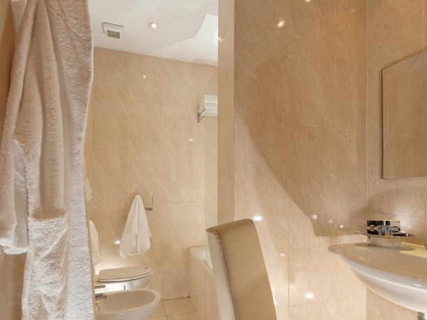 Imagen de la habitación del Hotel CLUB HOUSE ROMA. Foto 7