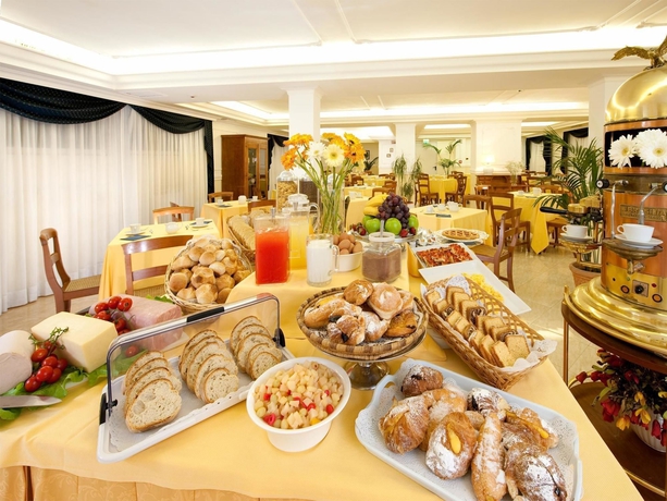 Imagen del bar/restaurante del Hotel CLUB HOUSE ROMA. Foto 5