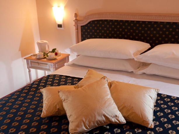 Imagen de la habitación del Hotel CLUB HOUSE ROMA. Foto 8