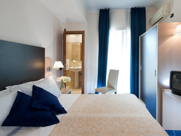 Imagen de la habitación del Hotel CLUB HOUSE ROMA. Foto 9