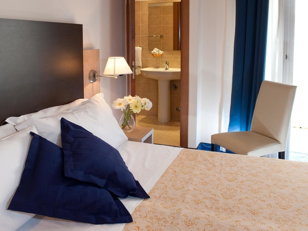 Imagen de la habitación del Hotel CLUB HOUSE ROMA. Foto 10