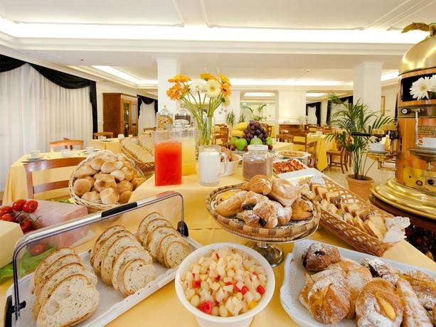 Imagen del bar/restaurante del Hotel CLUB HOUSE ROMA. Foto 6