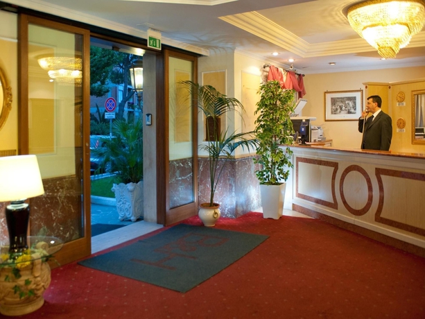 Imagen de los interiores del Hotel CLUB HOUSE ROMA. Foto 16