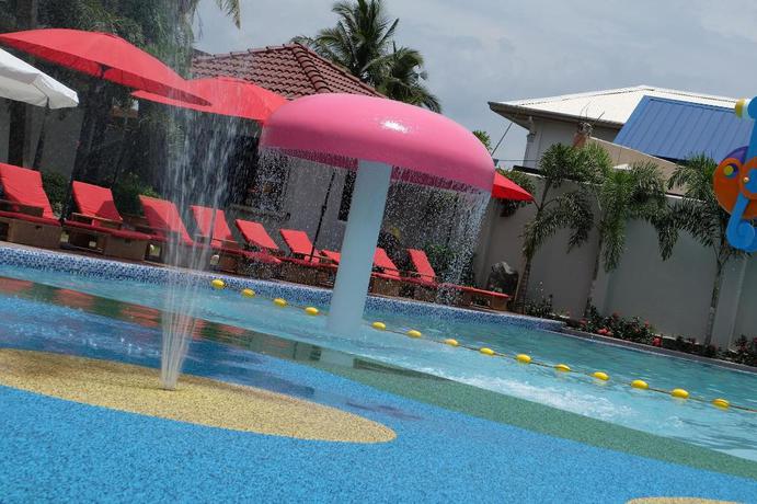 Imagen general del Hotel CML Beach Resort and Water Park. Foto 6