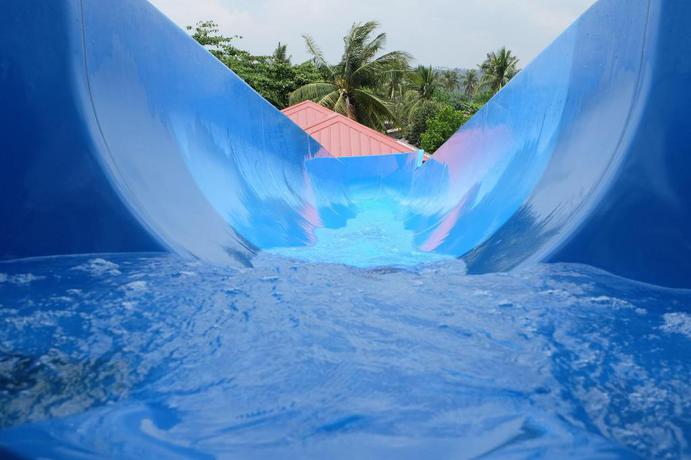 Imagen general del Hotel CML Beach Resort and Water Park. Foto 8