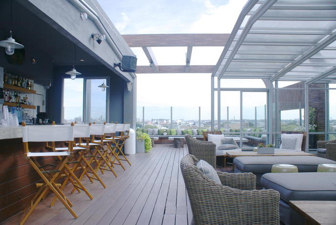 Imagen de los exteriores del Hotel CODA Williamsburg. Foto 8