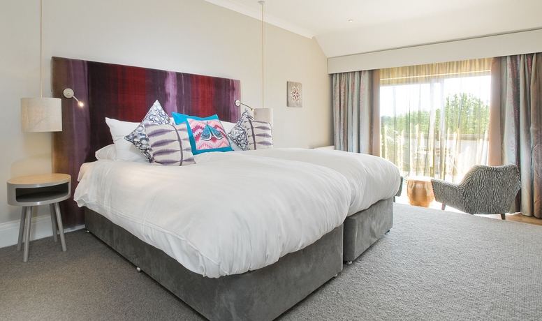 Imagen de la habitación del Hotel COMBE GROVE MANOR. Foto 11