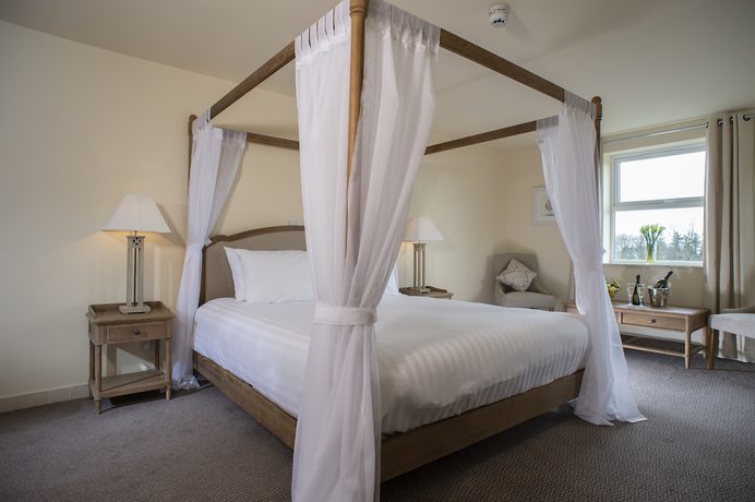 Imagen de la habitación del Hotel COMIS and Golf Resort. Foto 5