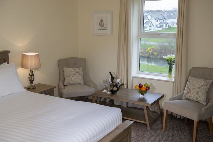 Imagen de la habitación del Hotel COMIS and Golf Resort. Foto 6