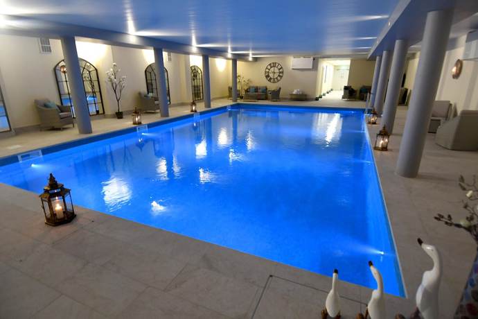 Imagen de la piscina del Hotel COMIS and Golf Resort. Foto 20