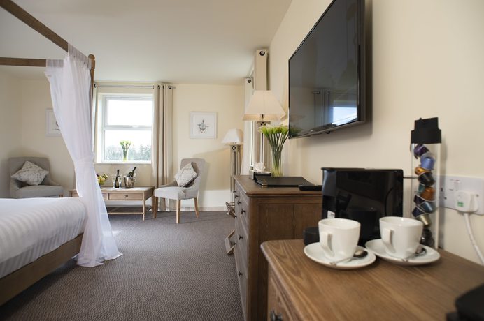 Imagen de la habitación del Hotel COMIS and Golf Resort. Foto 8