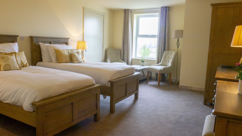 Imagen de la habitación del Hotel COMIS and Golf Resort. Foto 9